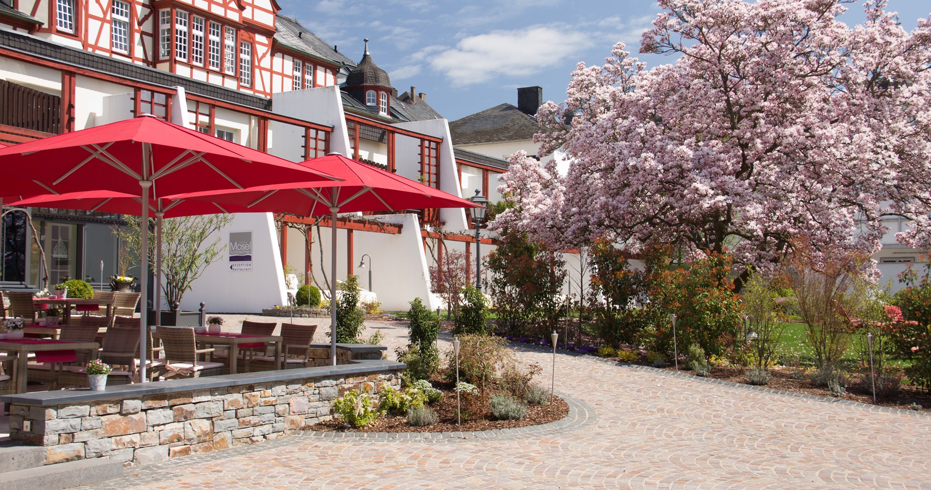 Moselschloesschen_Traben-Trarbach_Deutschland_Terrasse_FILIUS_01.jpg