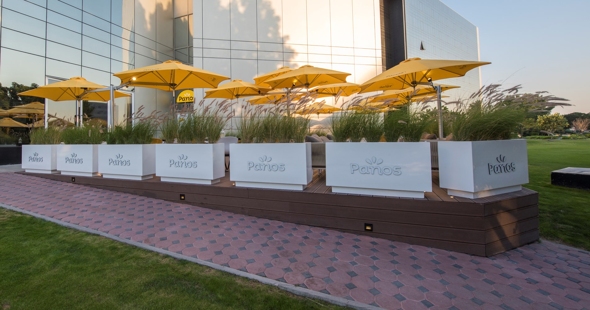 Paraflex multi parasols Panos Dubai HR.jpg