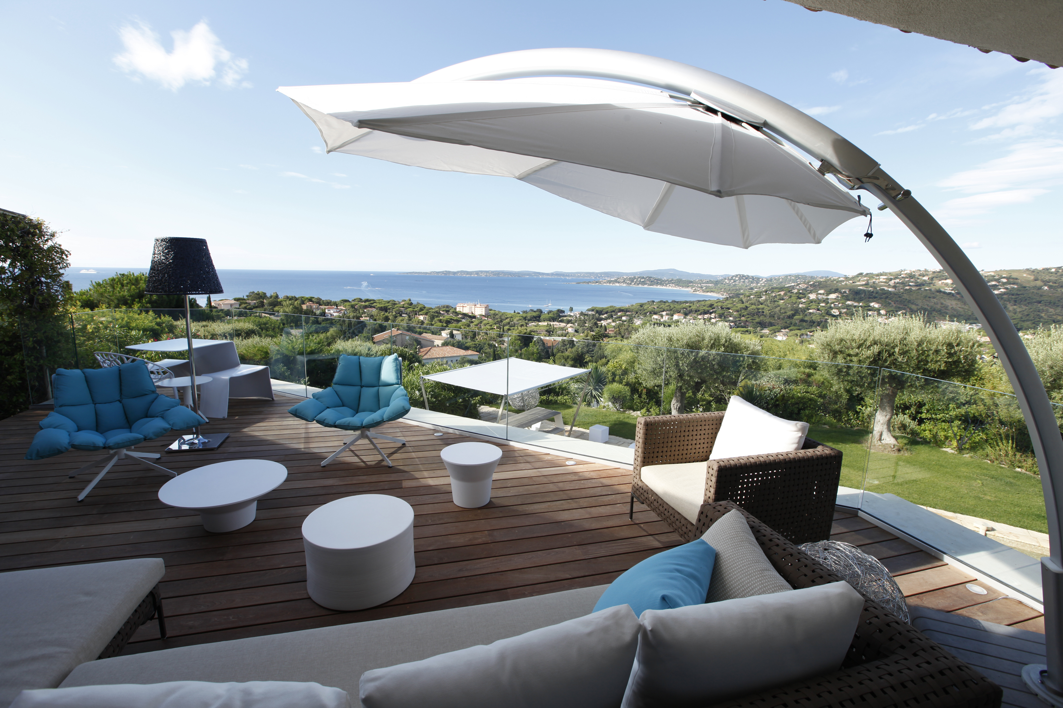 Design umbrella Icarus - residential France HR.jpg