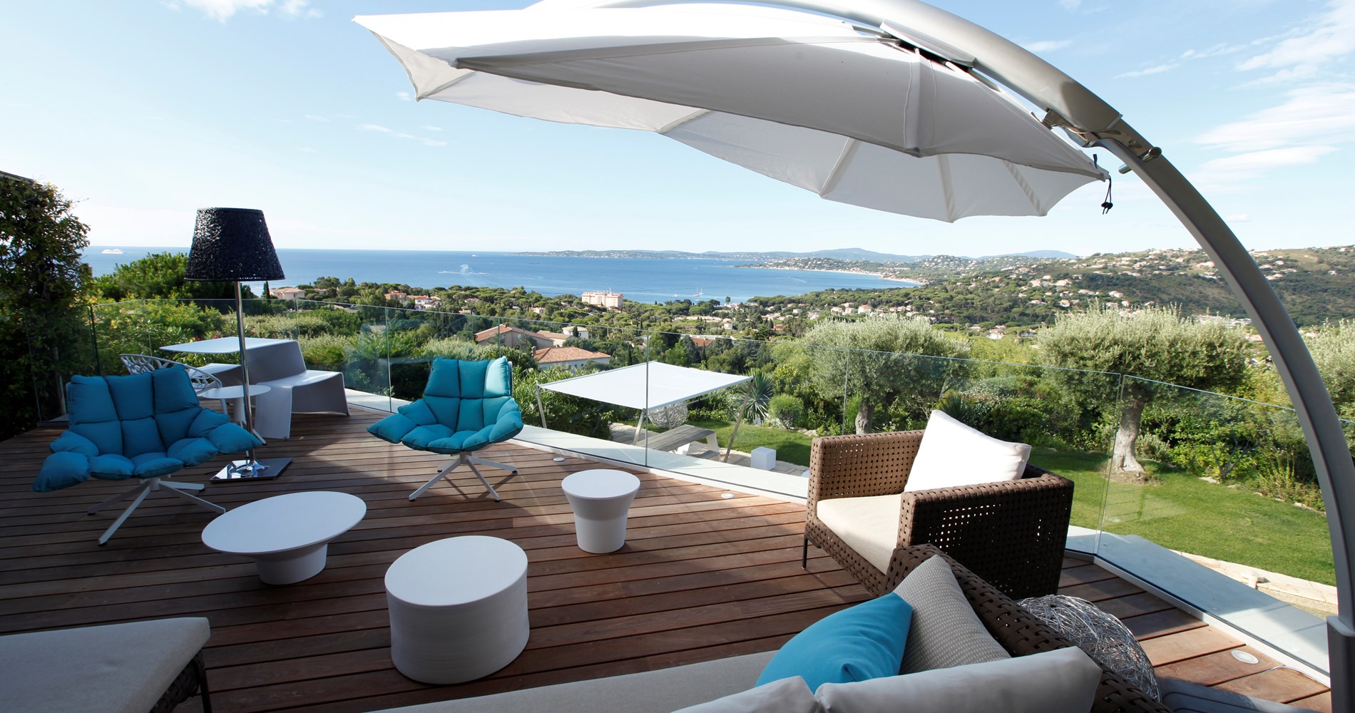 Design umbrella Icarus - residential France HR.jpg