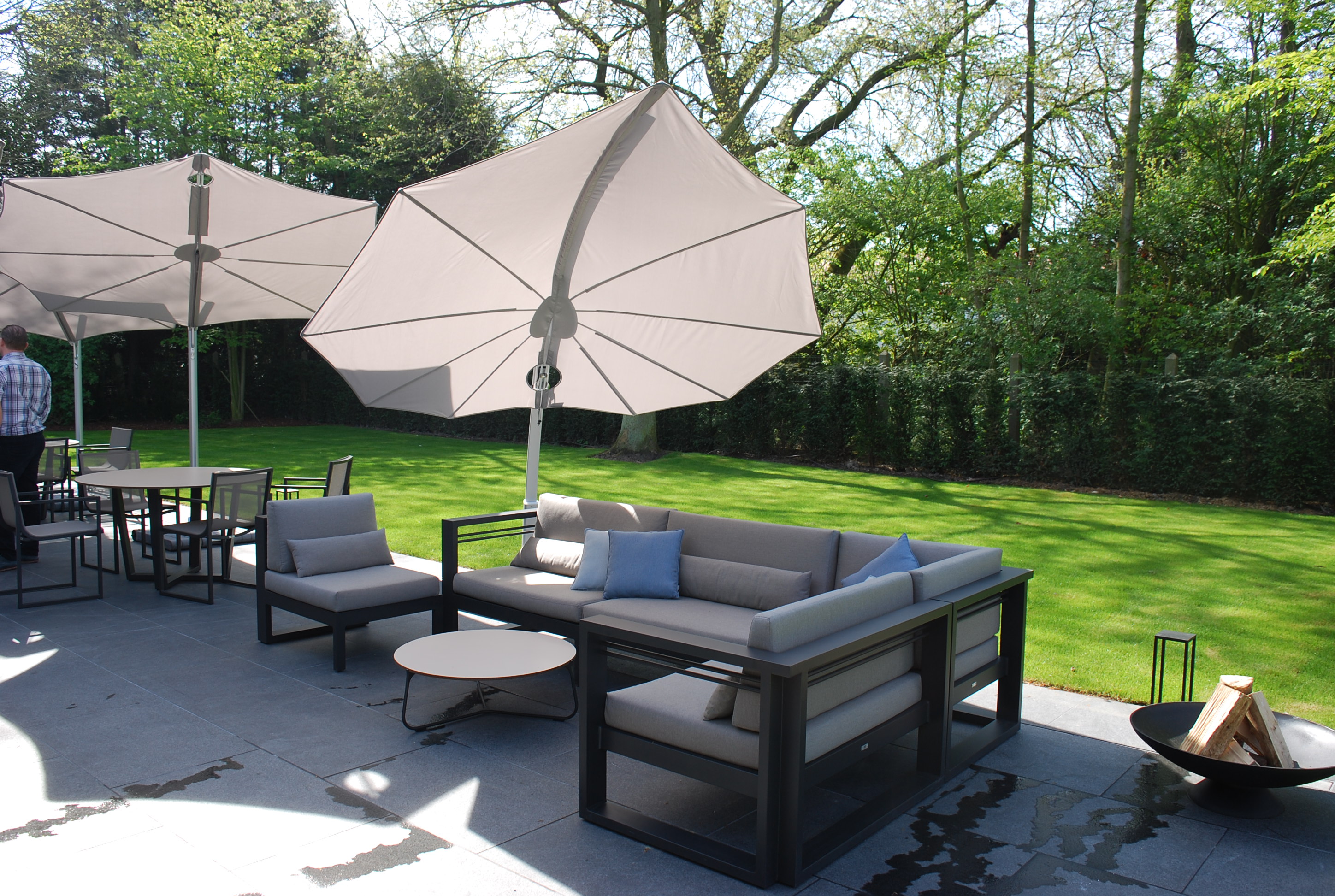 Icarus parasol Boury Restaurant HR.jpg