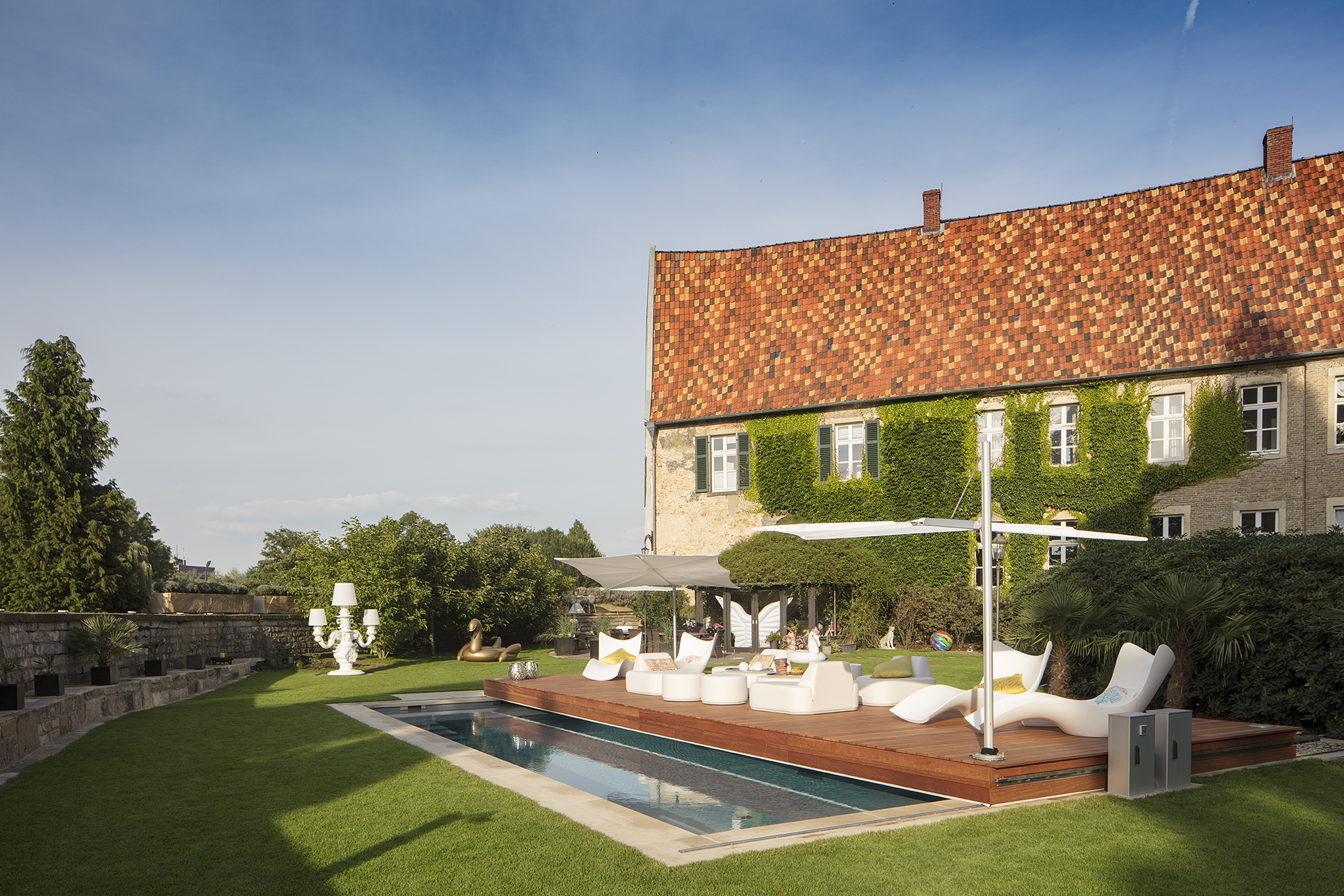 Spectra cantilever umbrella GermanyHR1.jpg