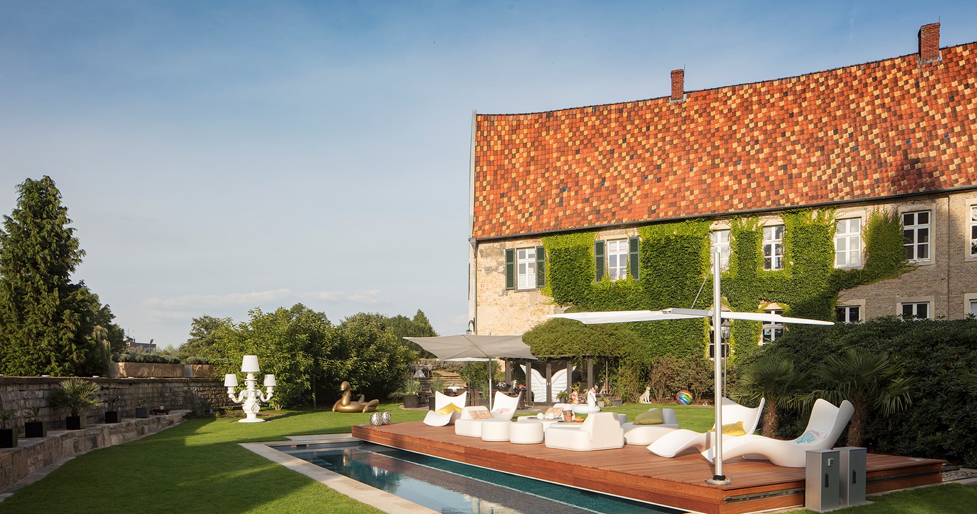 Spectra cantilever umbrella GermanyHR1.jpg