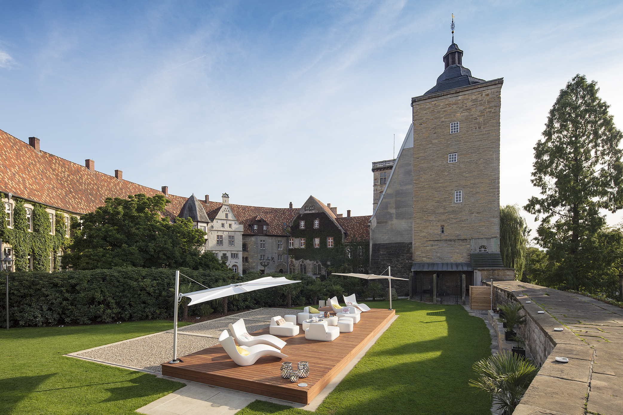 Spectra cantilever umbrella GermanyHR2.jpg