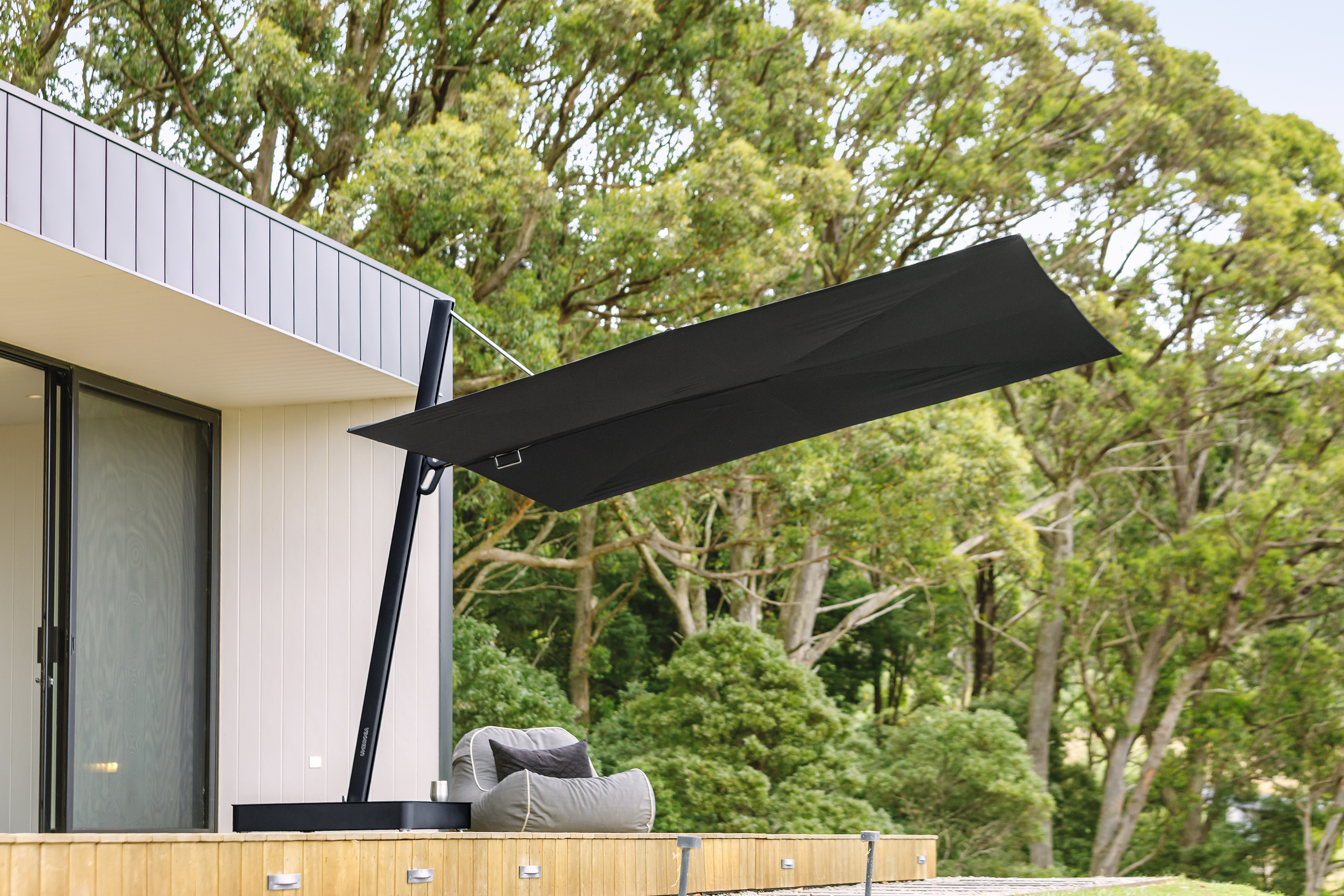 Versa UX - Full Black - cantilever umbrella - Austria.jpg