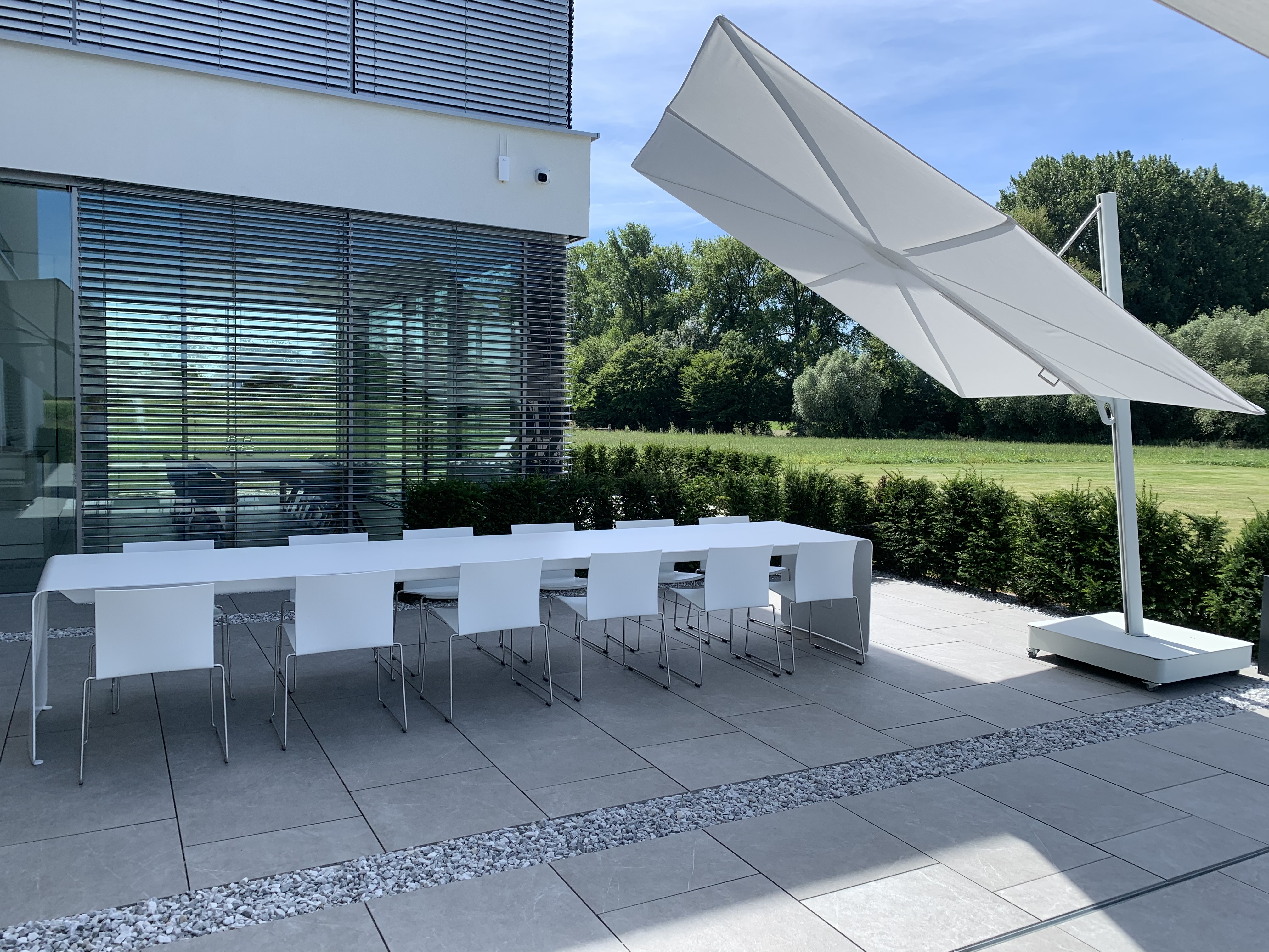 Versa UX cantilever umbrellas Architecture HR4.jpeg