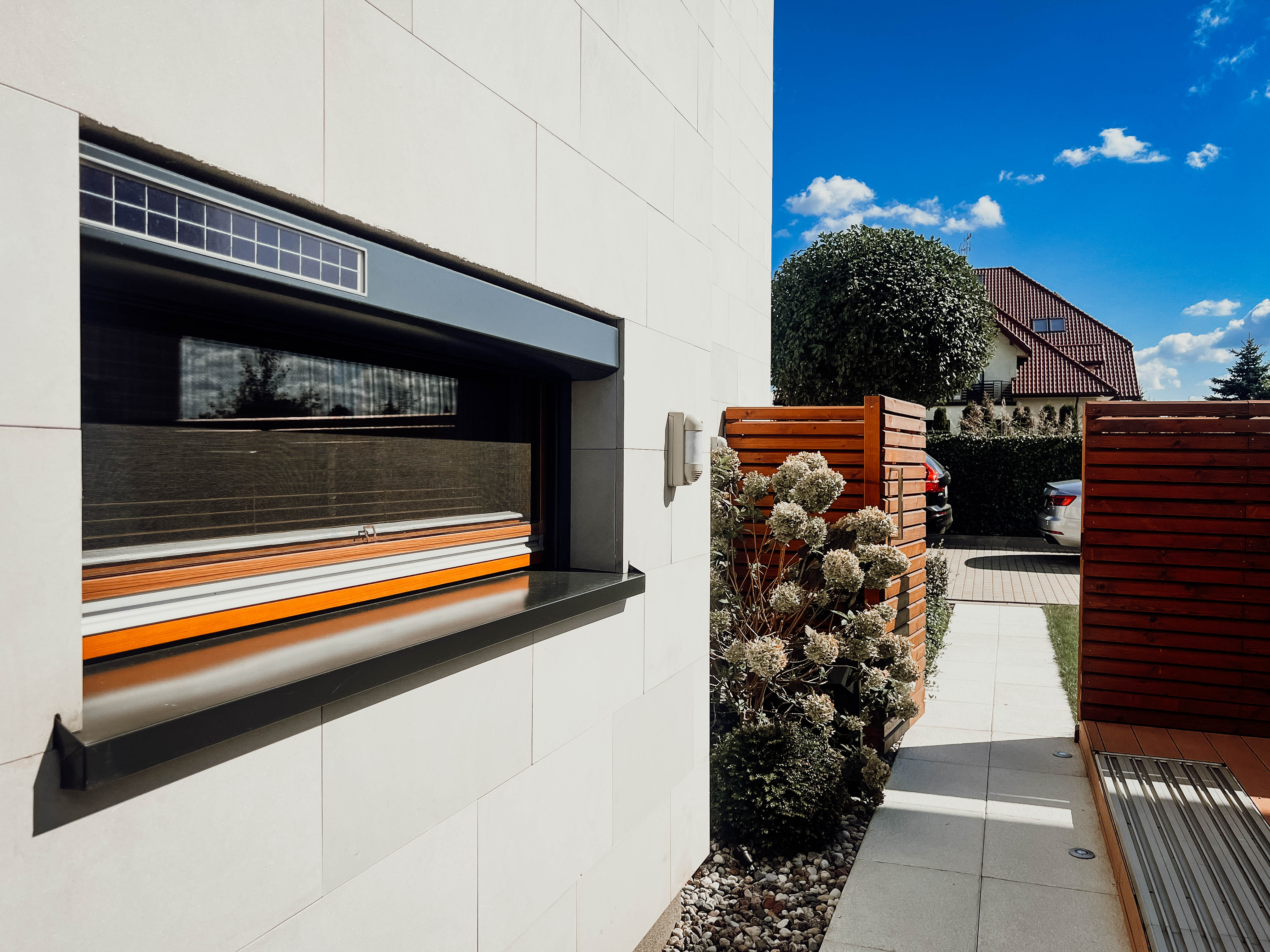 Koralewski_Rolety solarne z funkcją żaluzji, bubendorff, żaluzje fasadowe, -9125.jpg