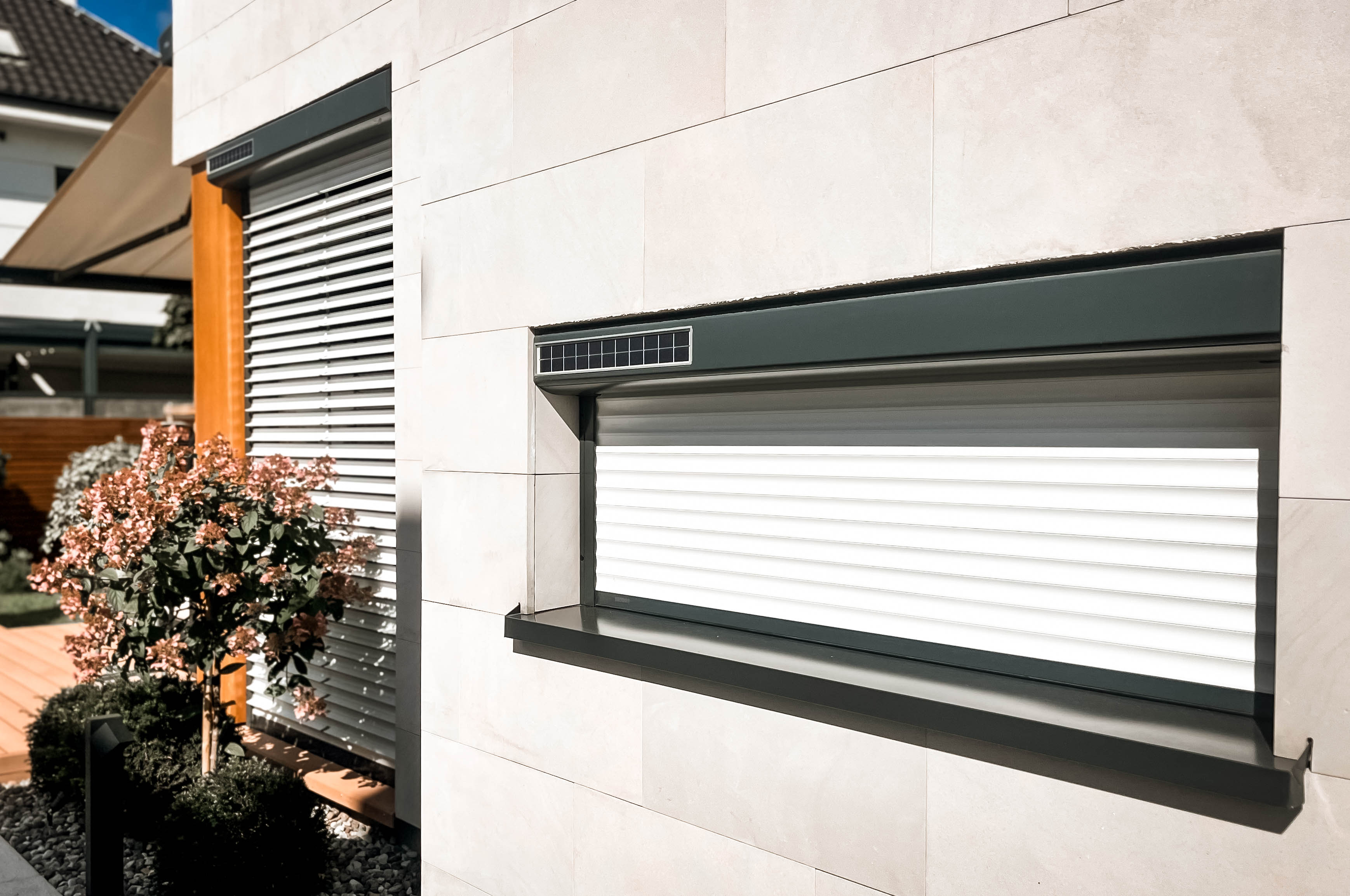 Koralewski_Rolety solarne z funkcją żaluzji, bubendorff, żaluzje fasadowe, -9136.jpg