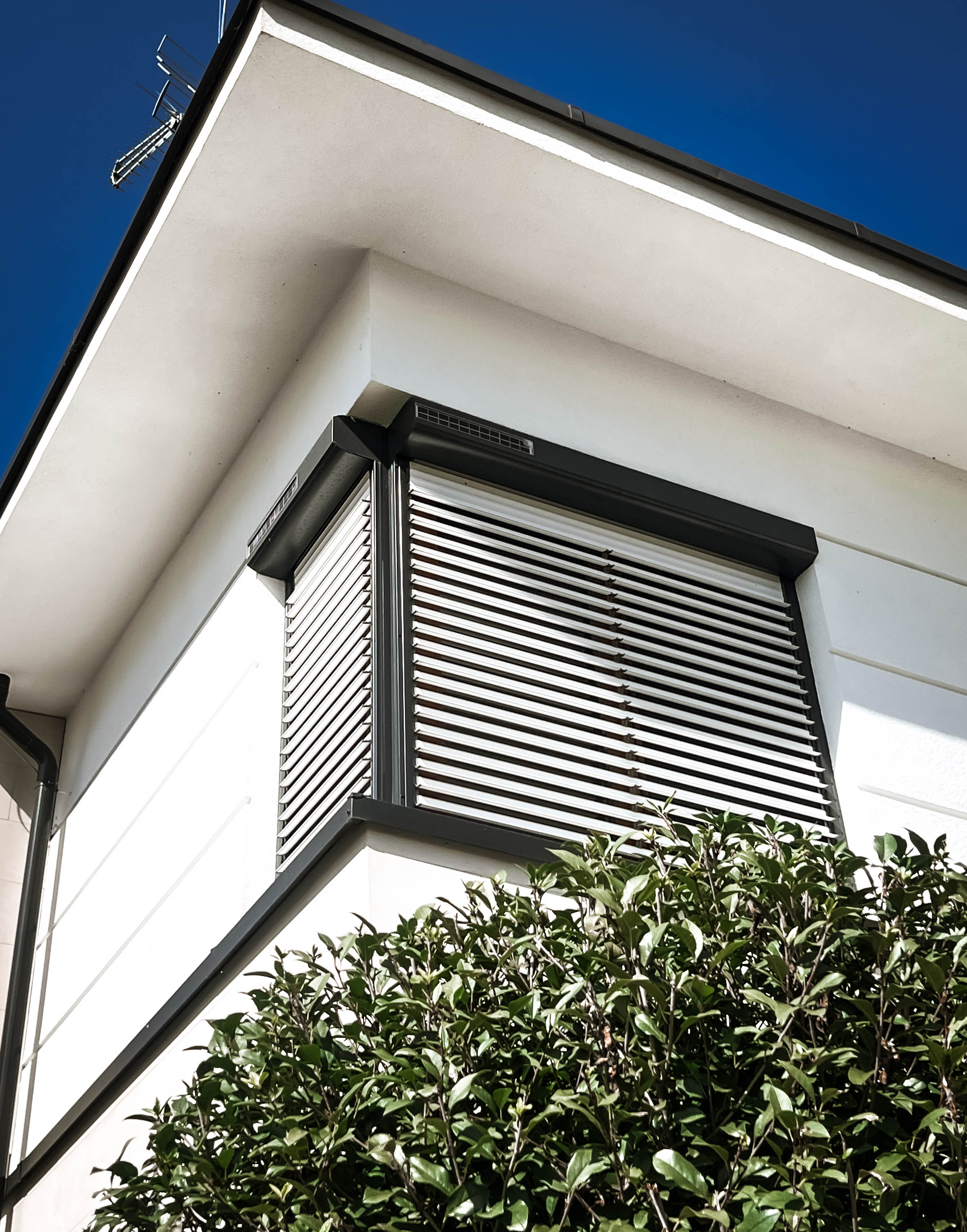 Koralewski_Rolety solarne z funkcją żaluzji, bubendorff, żaluzje fasadowe, -9197.jpg