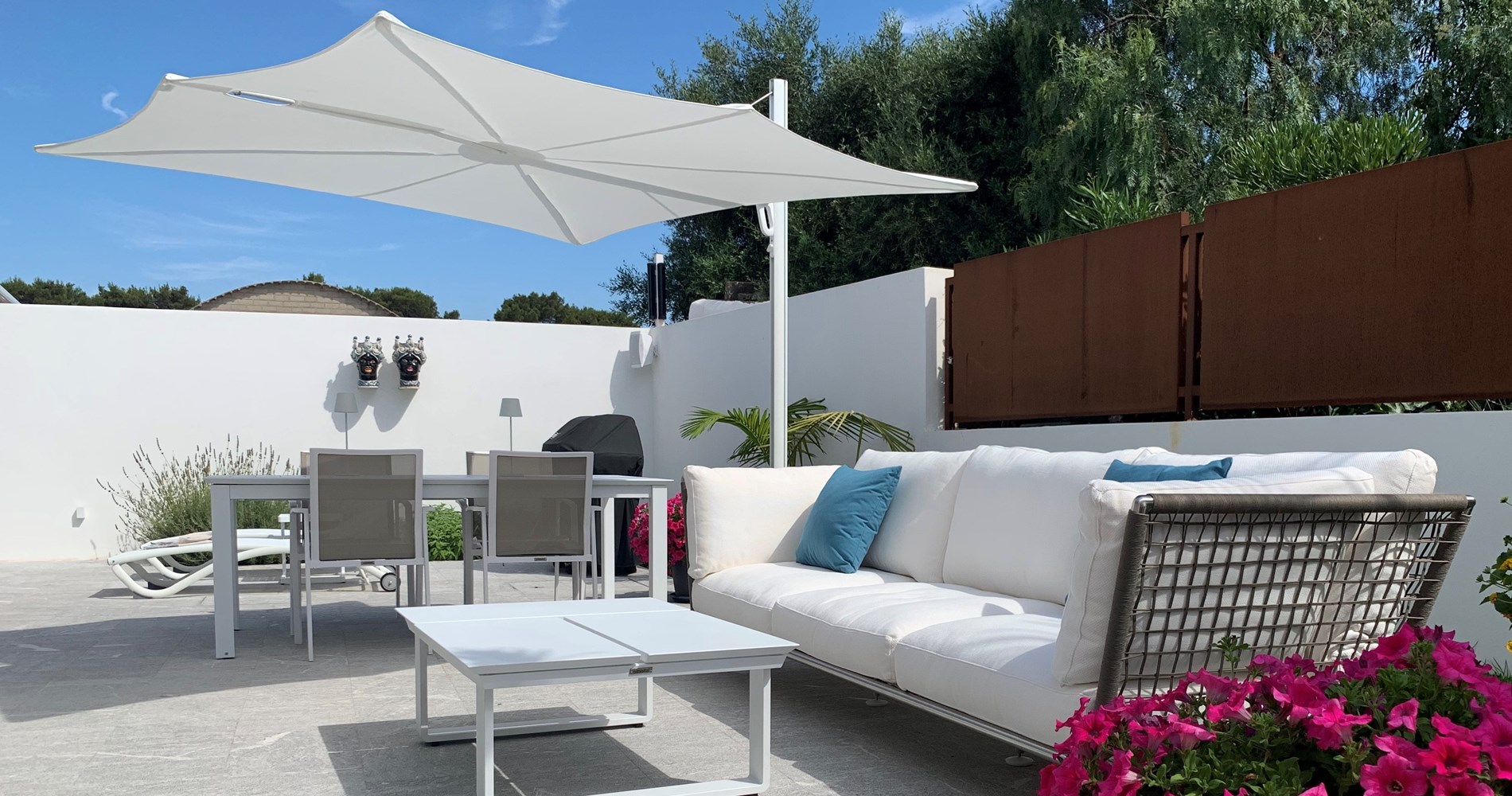 Spectra cantilever umbrella  WHITE Italy  3.jpg (1)